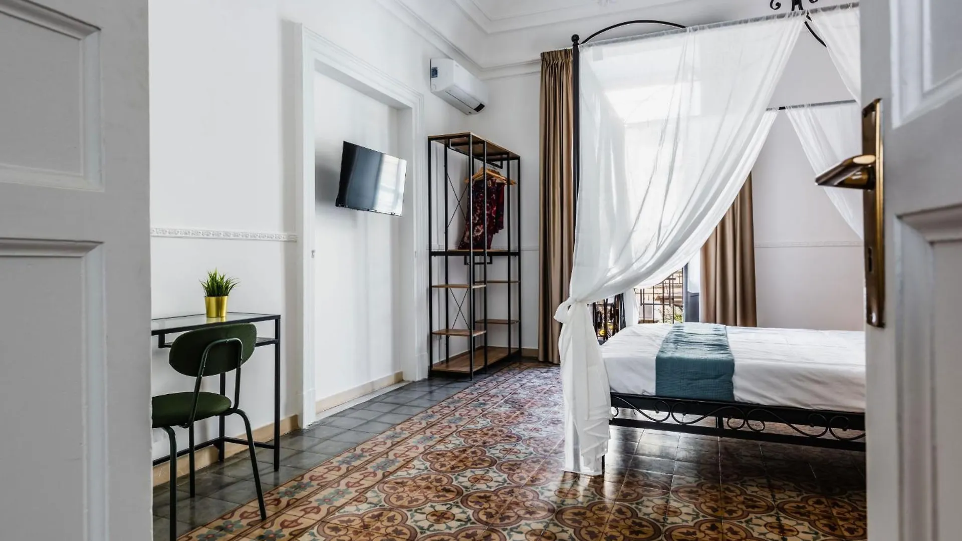 Catania Historical Escape By Wonderful Italy Apartment